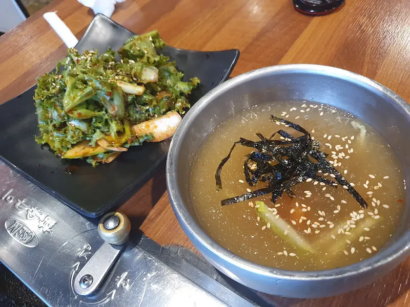 싱싱한 쌈채소와 묵사발