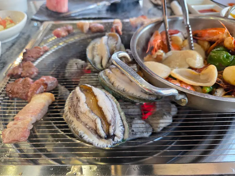 화로에 구워지는 해산물