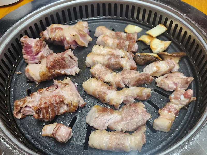 노릇노릇 익어가는 삼겹살