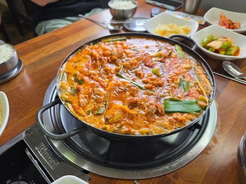 보글보글 끓는 돼지찌개