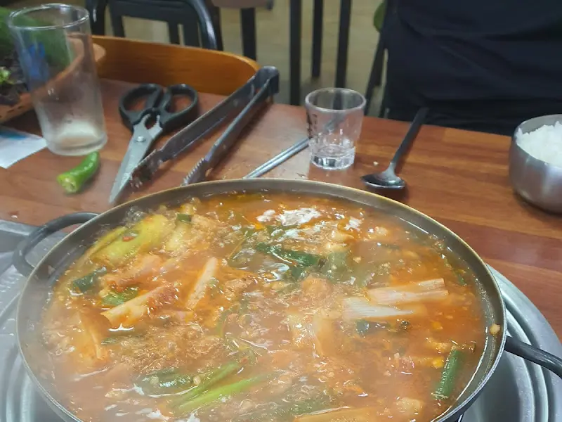 보글보글 끓는 돼지찌개