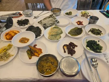 적상산 자락에 숨겨진 전북 무주 맛집, 천지가든에서 만나는 한식의 향연
