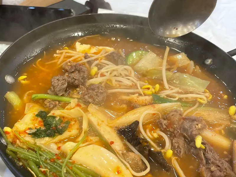 보글보글 끓는 묵은지 등갈비찜