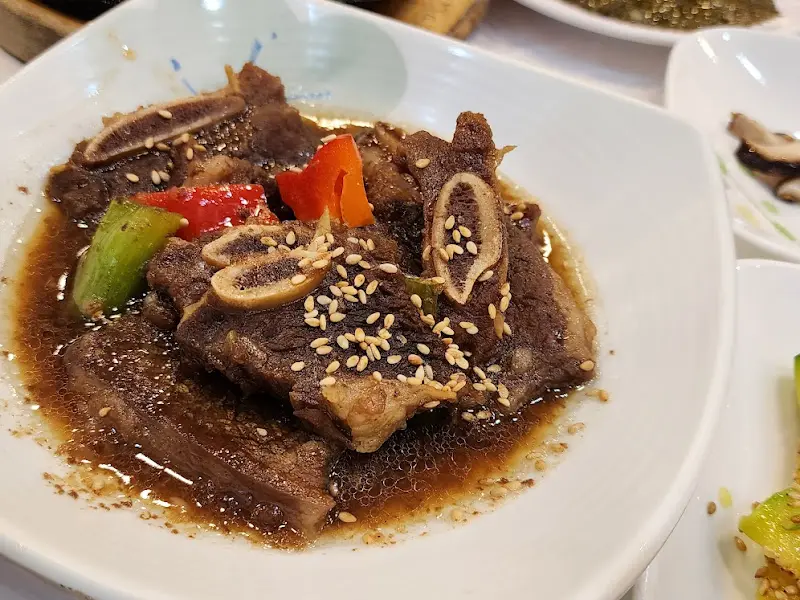 윤기가 흐르는 갈비찜