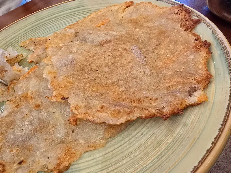 겉은 바삭하고 속은 쫄깃한 감자전