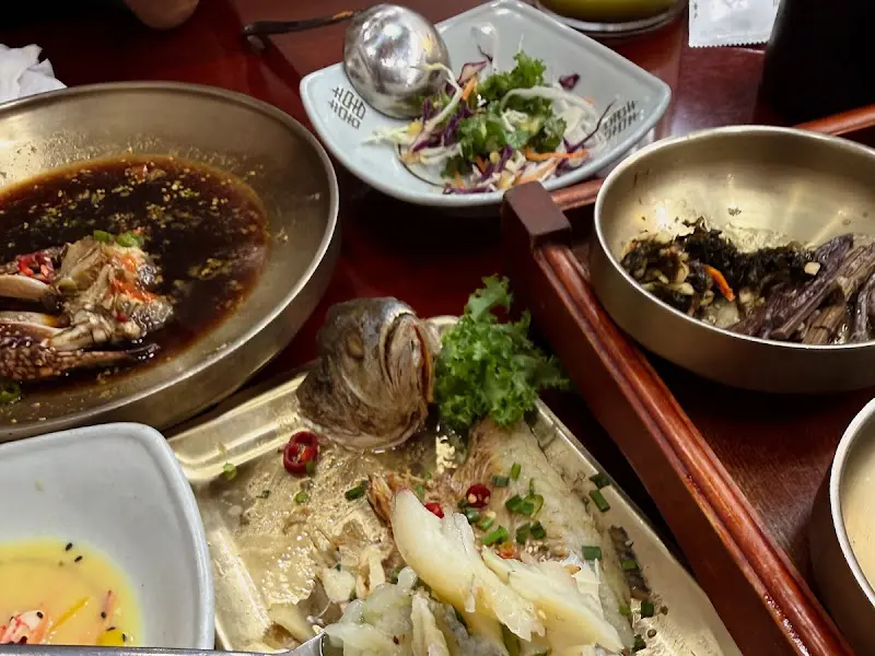 식사를 마친 후의 테이블 모습