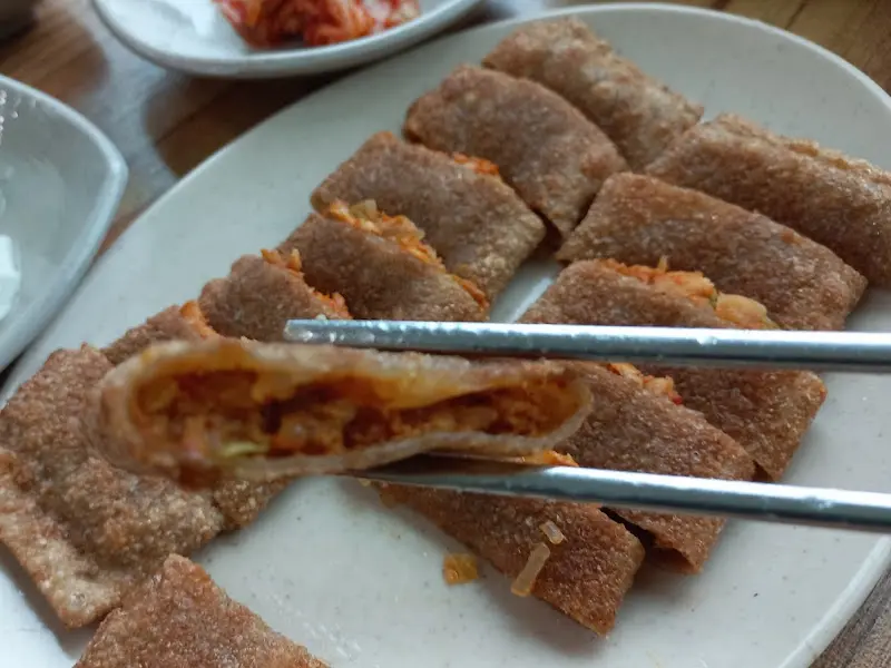 두메막국수 메밀전병 단면