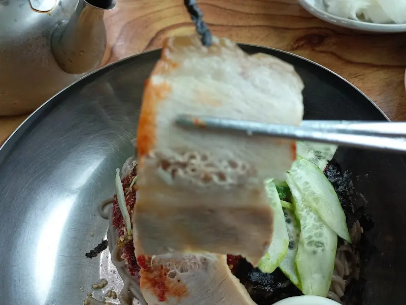 두메막국수 수육 클로즈업