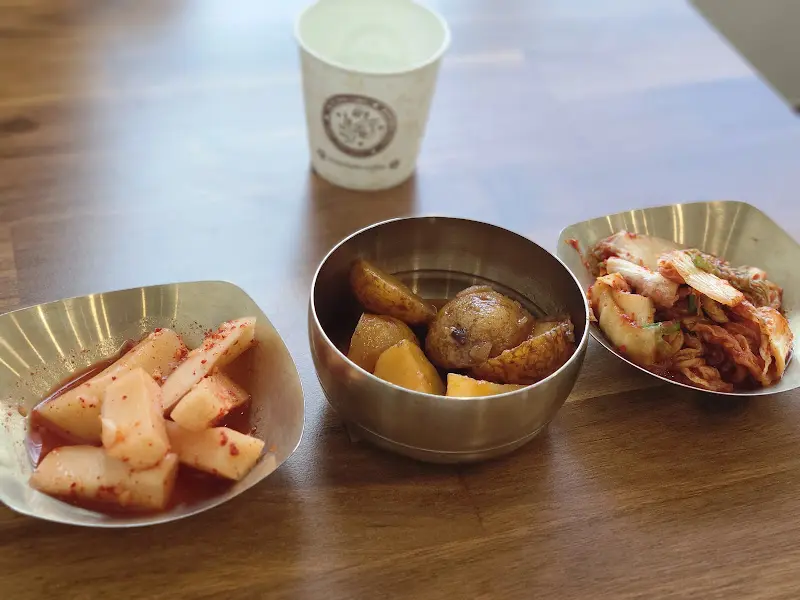 깔끔한 곁들임 찬