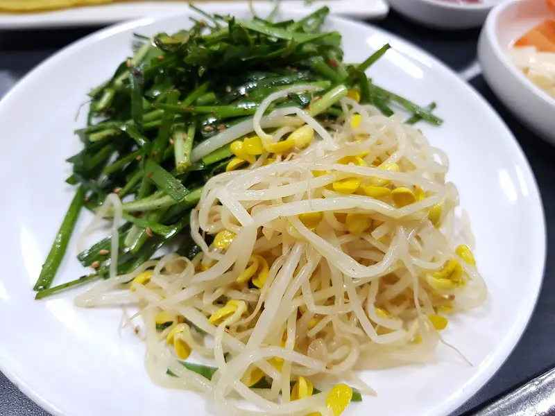 싱싱한 곁들임 채소