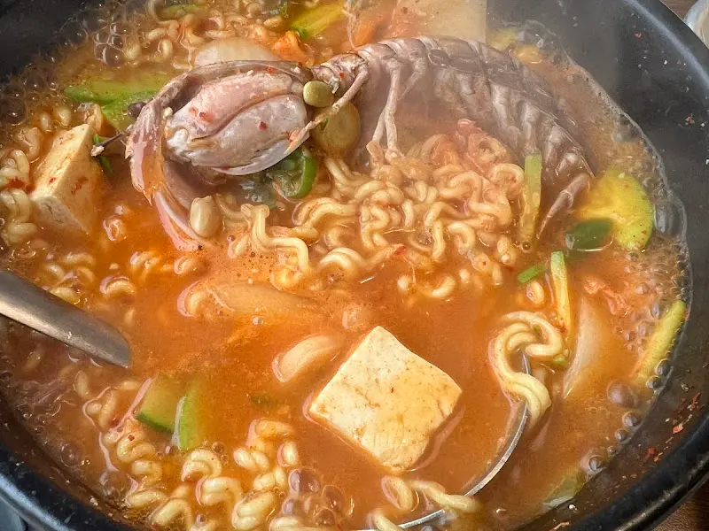 해물이 푸짐하게 들어간 된장라면