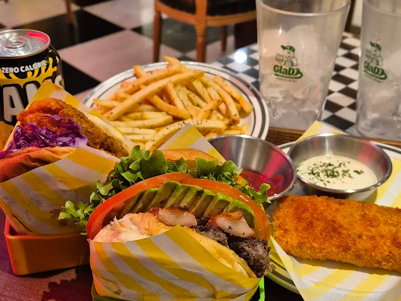 새우버거, 치킨버거, 갈릭버터프라이즈, 칠리스통모짜