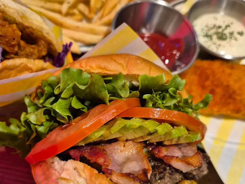 베이컨 아보카도 버거