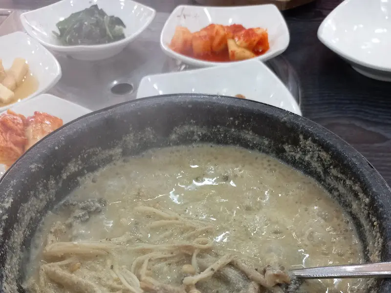 버섯 들깨탕과 정갈한 밑반찬