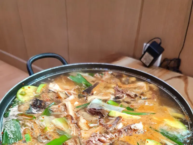 푸짐한 버섯찌개