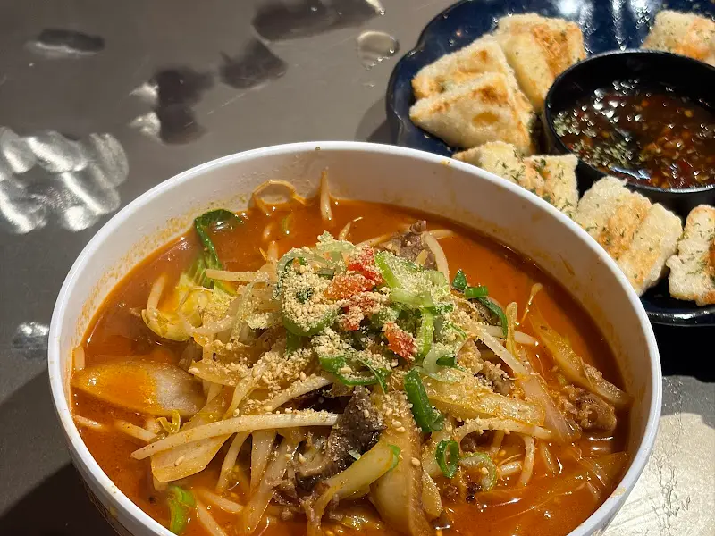 차돌해물짬뽕탕과 곁들여 먹기 좋은 튀김