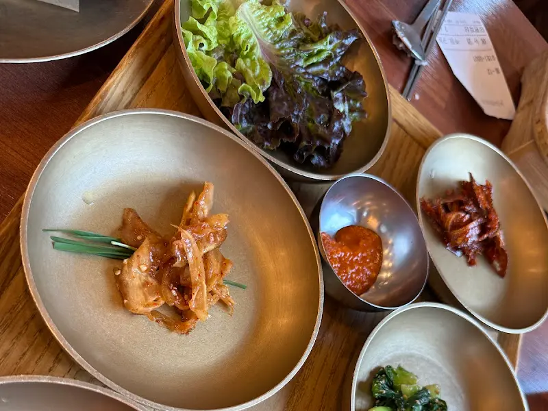 다양한 종류의 반찬들