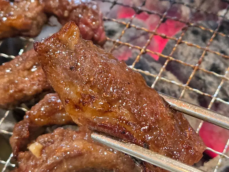노릇하게 구워진 갈비살