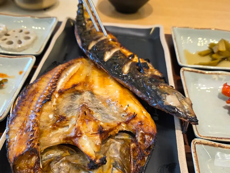 윤기가 흐르는 임연수구이와 화덕굴비