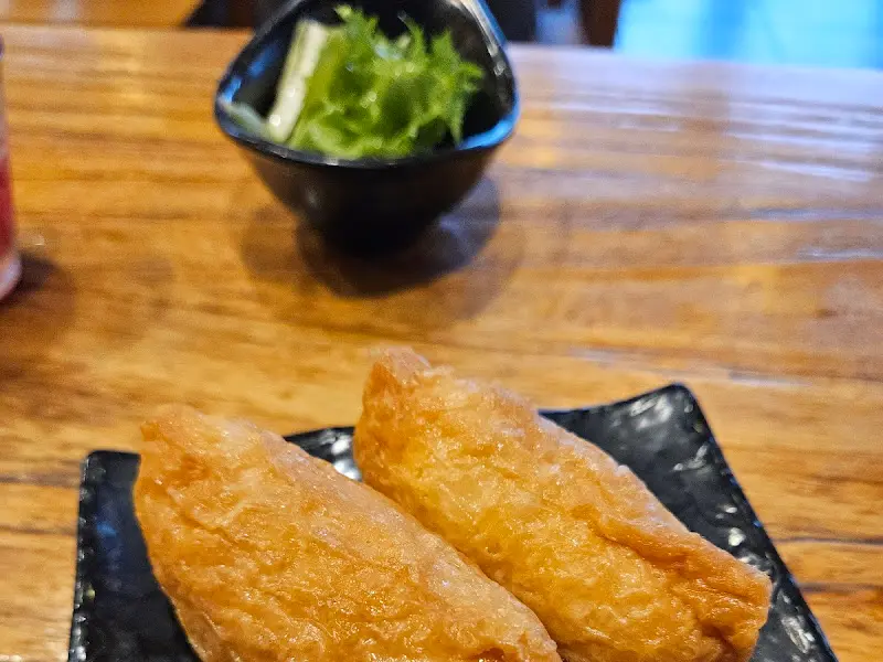 유부초밥과 샐러드