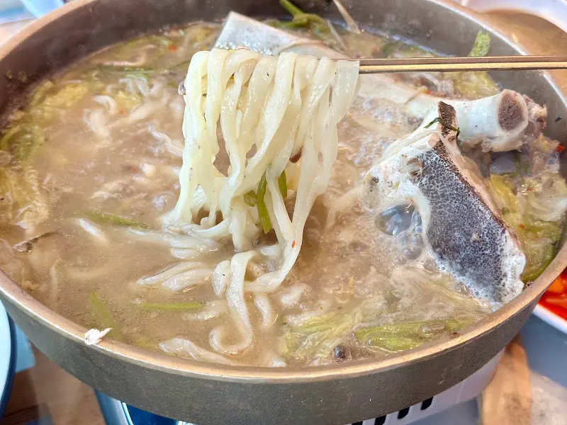 뼈베레스트 칼국수 사리