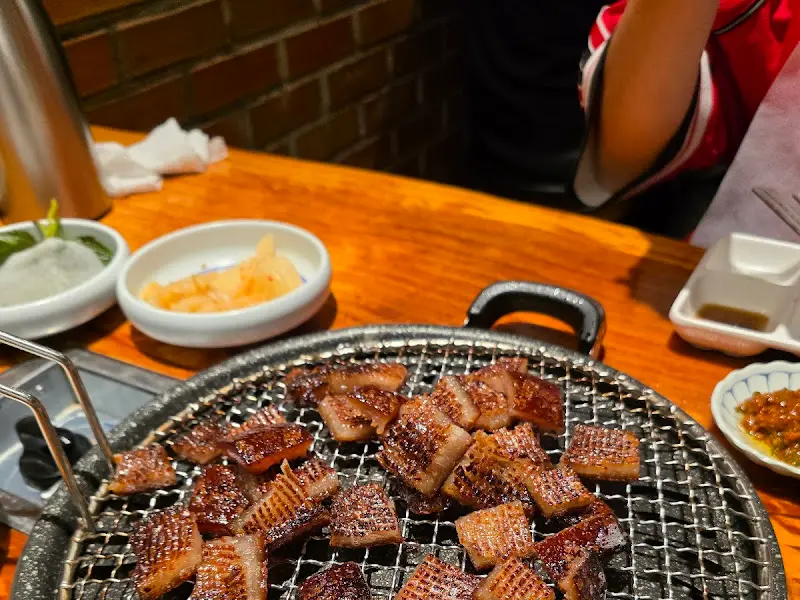 불판 위에서 익어가는 필살 껍데기