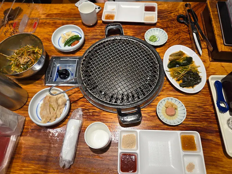 초필살돼지구이 전체 테이블 세팅