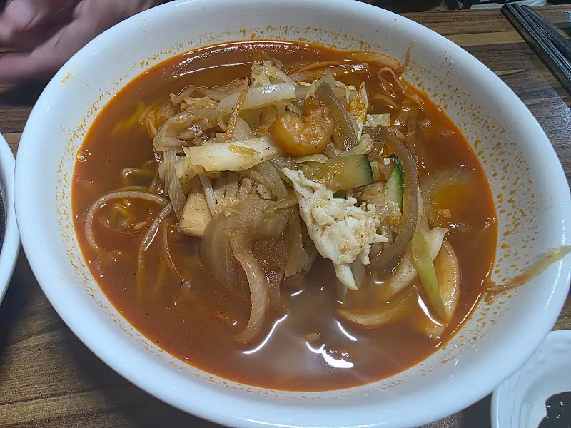 해산물이 푸짐하게 들어간 짬뽕