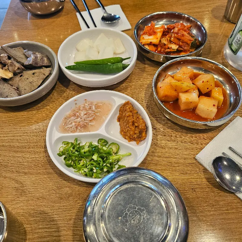 만복순대국 푸짐한 반찬
