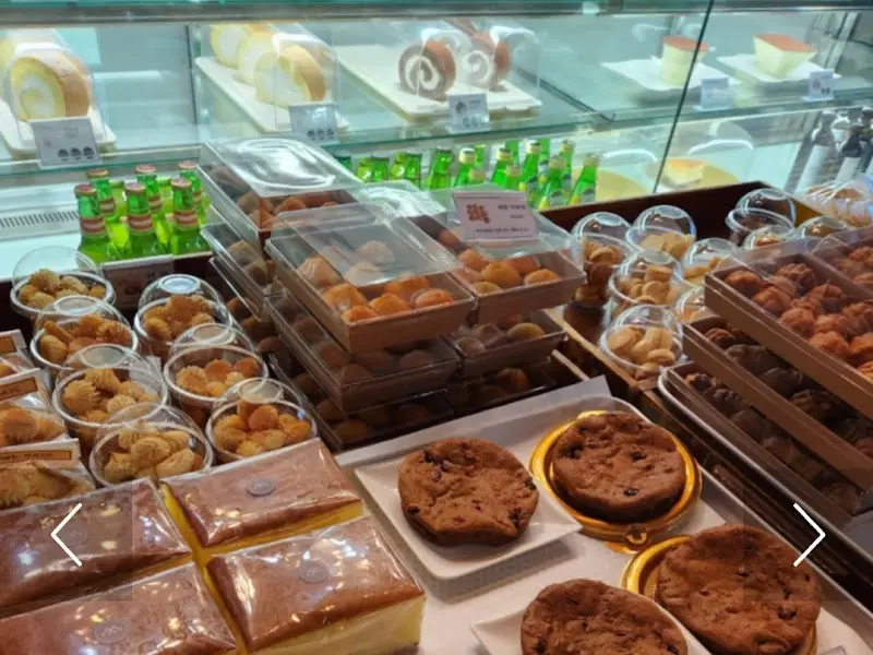 쇼케이스 안의 빵