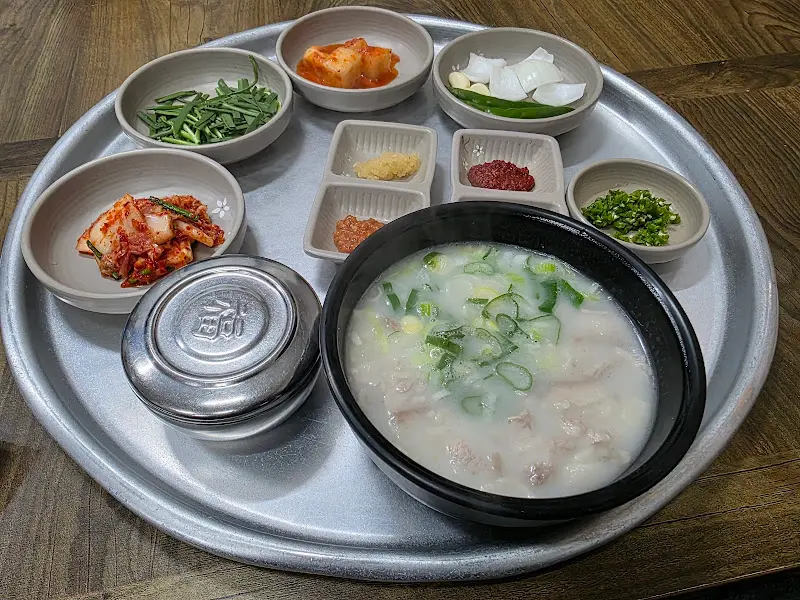 단골국밥 한상차림