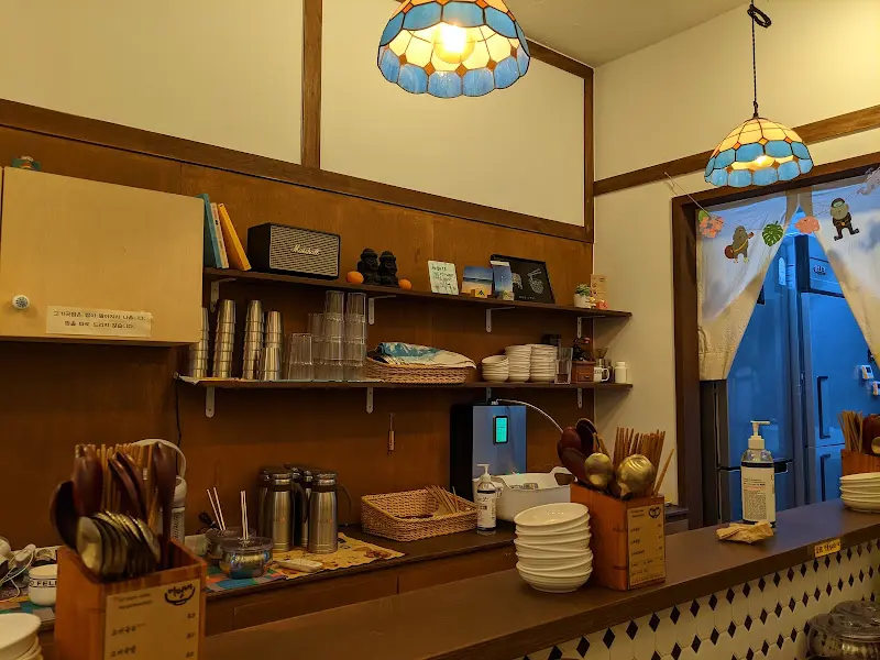 아늑하고 정겨운 분위기의 내부