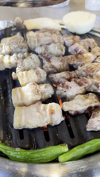 잘 구워진 삼겹살