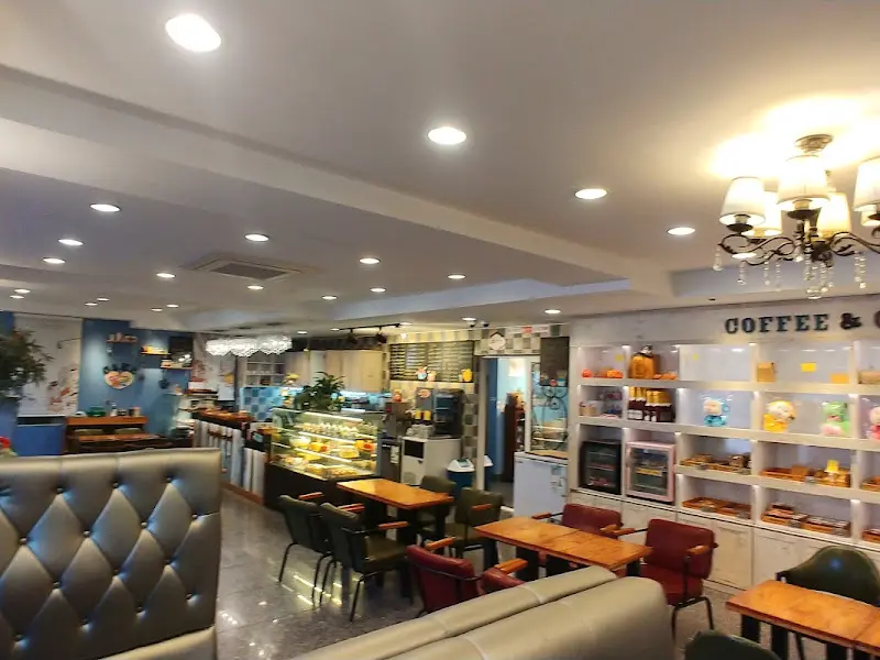 카페 내부 전경