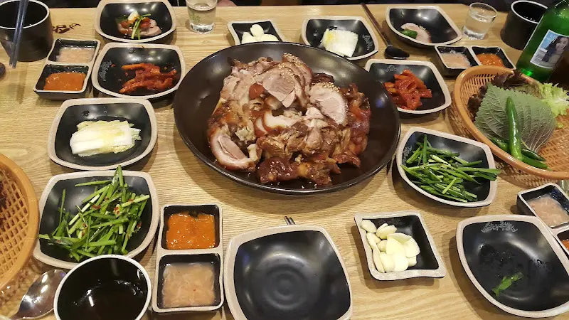 푸짐한 족발 한 상