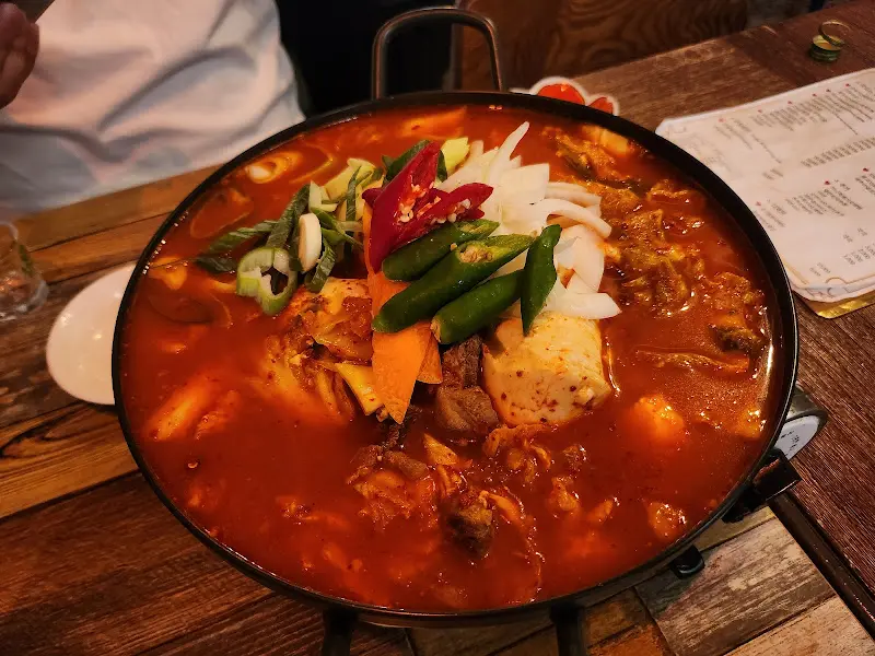 매콤한 돈까스 김치우동