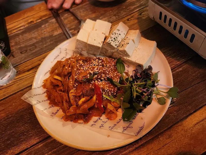 김치와 두부가 함께 나오는 안주