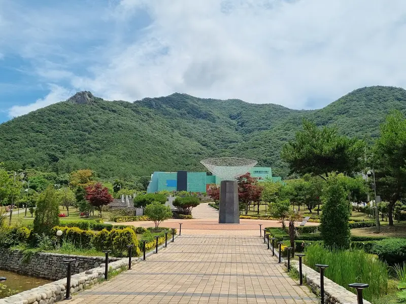 박물관으로 향하는 길