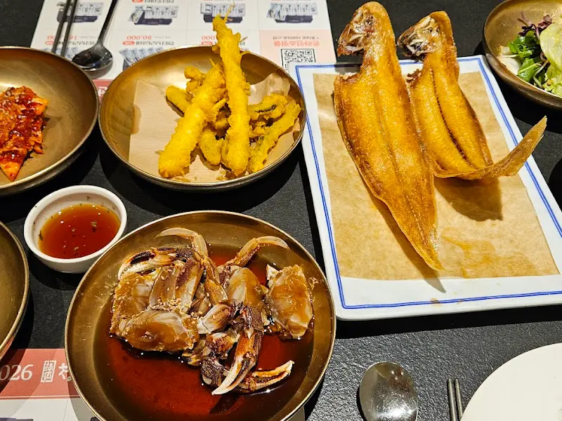 무병정식에 포함된 튀김, 게장, 생선구이