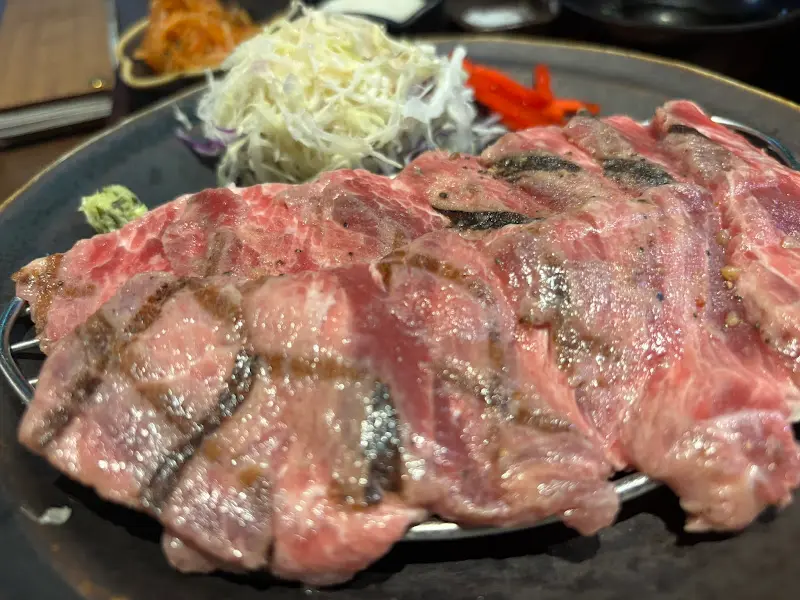 규카츠와 곁들여 먹는 샐러드