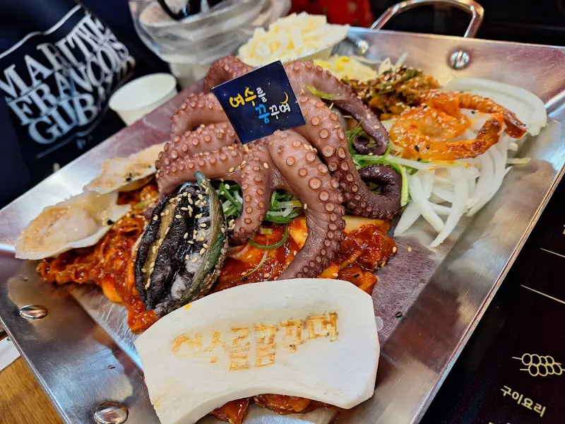 돌문어 삼합 근접샷