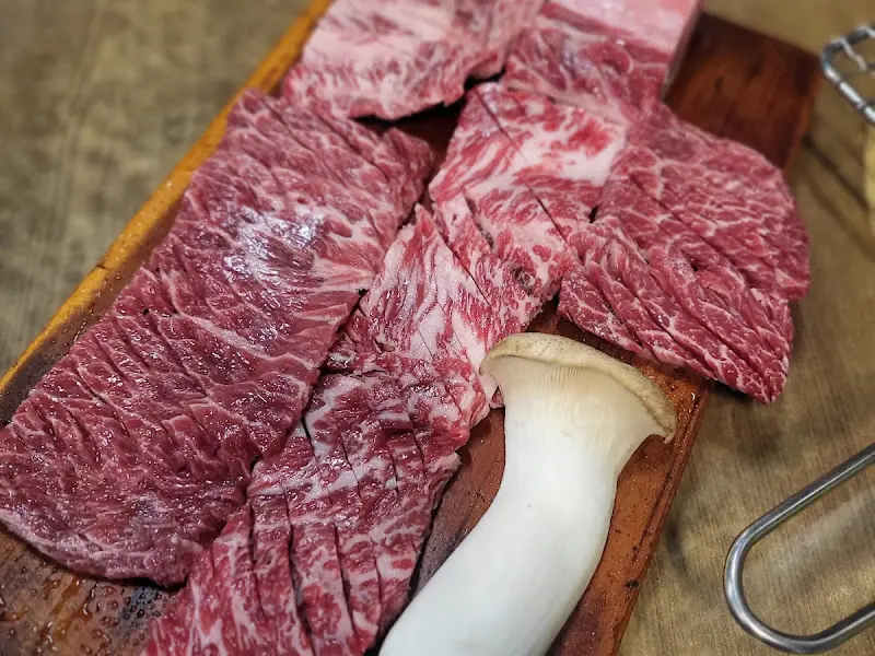 신선한 갈비살과 새송이버섯