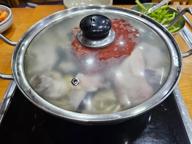 끓고 있는 복어 매운탕