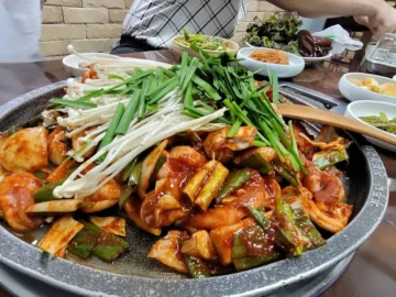 구수한 손맛이 그리울 땐, 석적에서 만나는 어머니 밥상 같은 오리 맛집