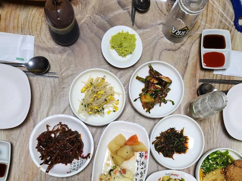 정갈하게 차려진 선비촌의 밑반찬