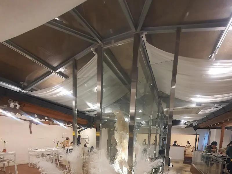 레스토랑 내부 인테리어