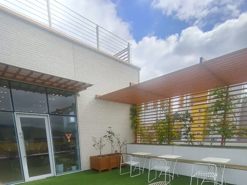 카페 외부 테라스