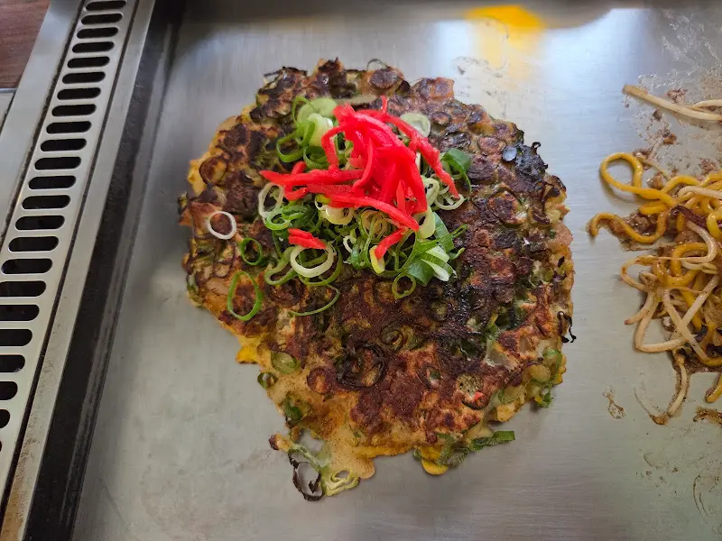 야끼소바에 뿌려진 신선한 파