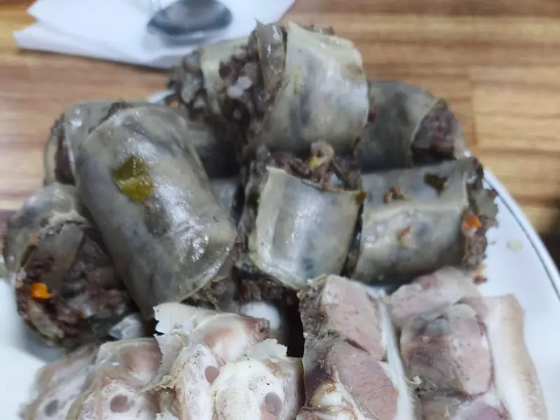 순대국 정식에 나오는 순대와 머릿고기