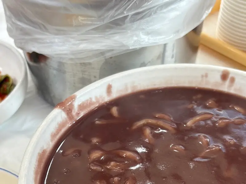 진한 팥칼국수
